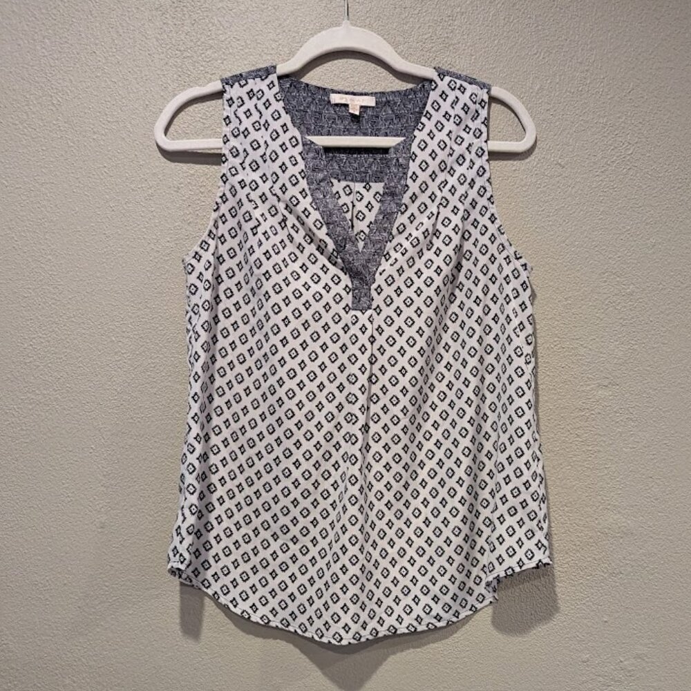 Skies Are Blue Black & White Geometric Diamond Print Sleeveless Blouse | Small